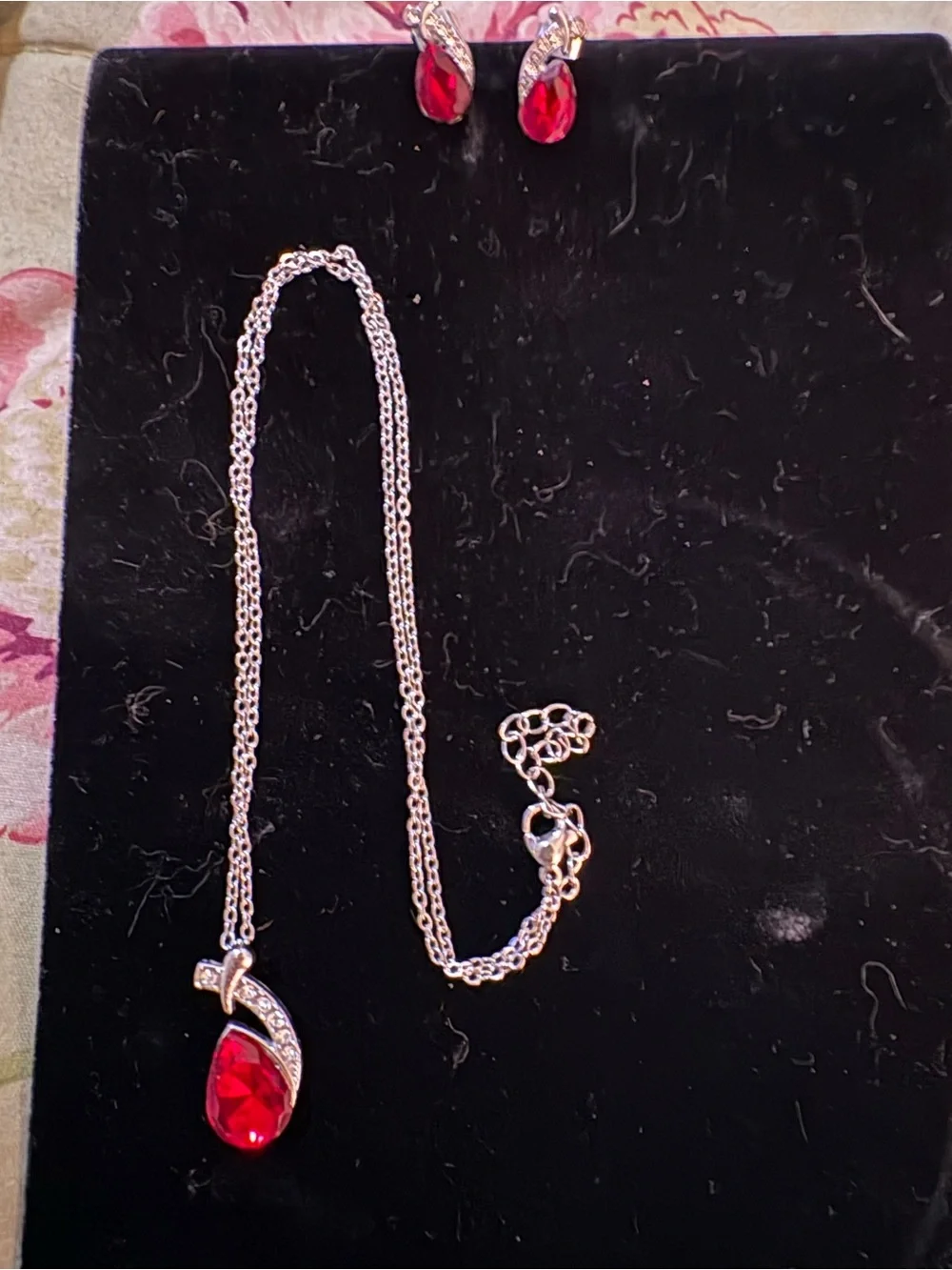 Classic Red Teardrop Pendant Necklace and Earrings Set